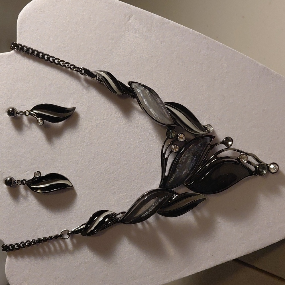 Elegant Gray Leaf Necklace and Earring Set